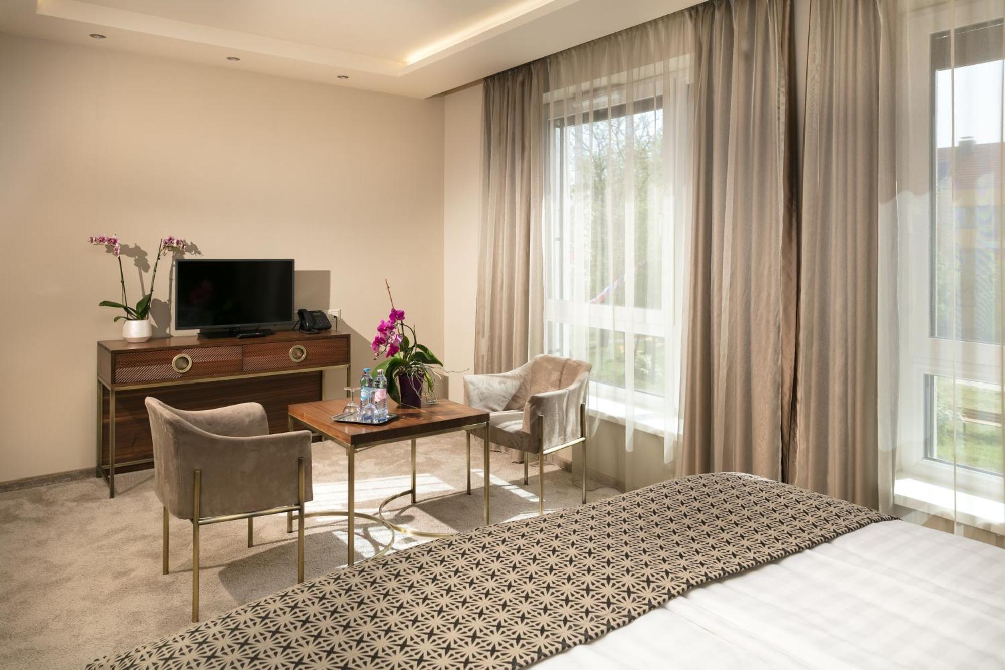 Hotel Kalvaria Superior Дьёр Экстерьер фото